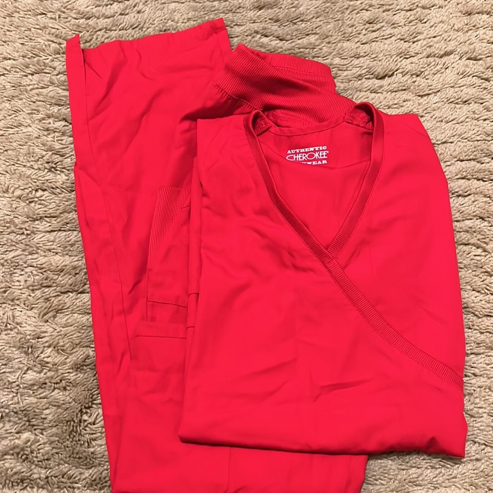 Cherokee red scrub set